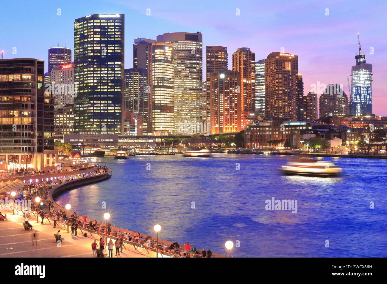 Australien, New South Wales, Sydney, Blick auf Sydney Cove und den Central Business District (CBD) vom Sydney Opera House aus Stockfoto