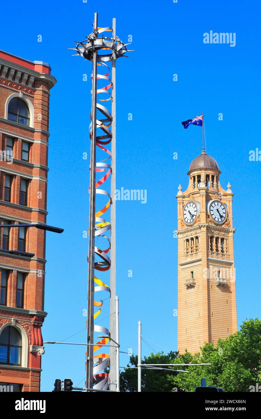 Australien, New South Wales, Sydney, Open-Air-Skulptur und der Central Railway Station Clock Tower aus dem 19. Jahrhundert Stockfoto