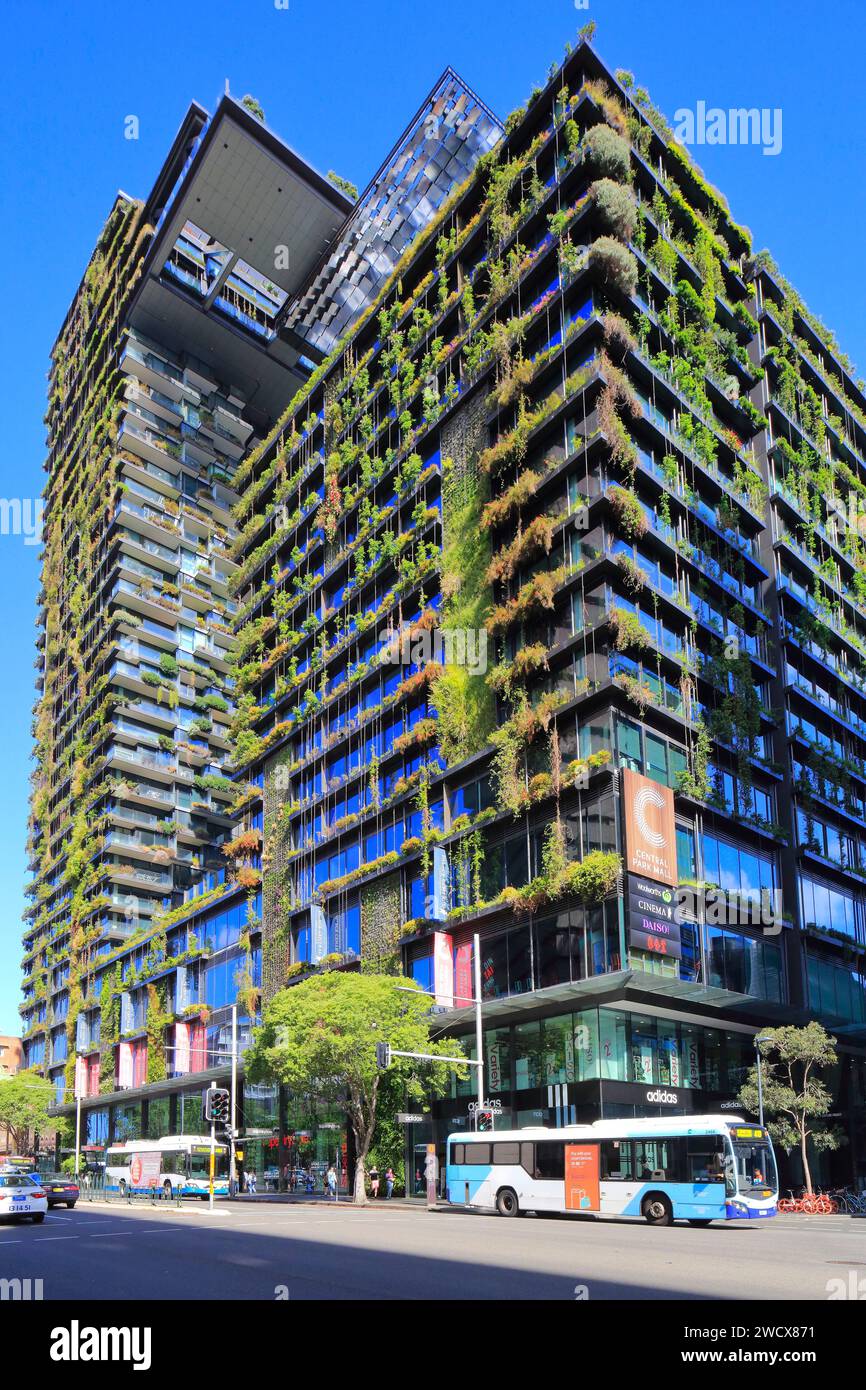 Australien, New South Wales, Sydney, Chippendale District, One Central Park, Gebäude mit vertikal hängenden Gärten, entworfen von den Architekten Jean Nouvel und Foster + Partners Stockfoto