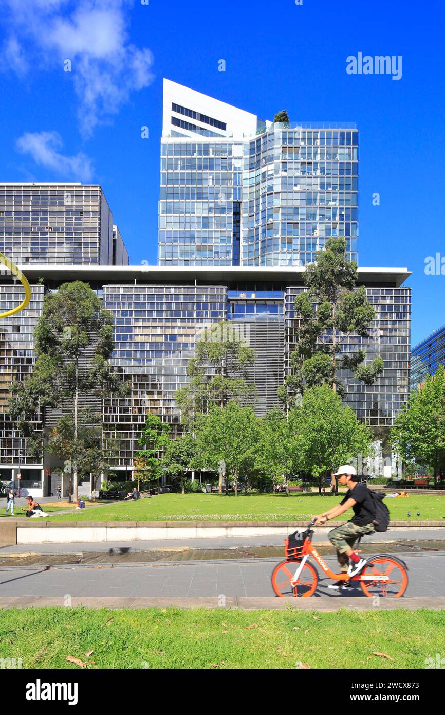 Australien, New South Wales, Sydney, Chippendale Green, Bike-Sharing im Büro- und Wohnkomplex Stockfoto