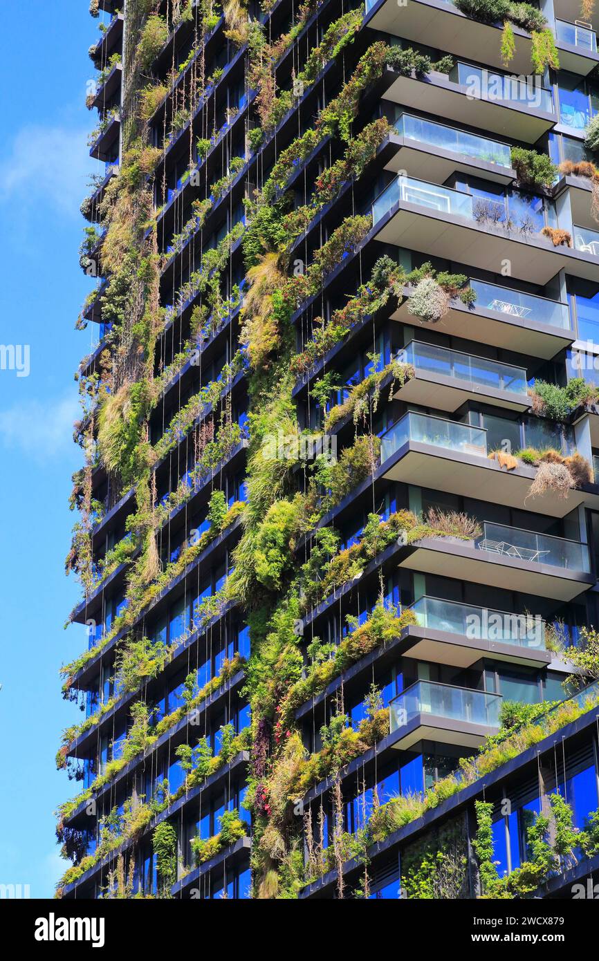 Australien, New South Wales, Sydney, Chippendale District, One Central Park, Gebäude mit vertikal hängenden Gärten, entworfen von den Architekten Jean Nouvel und Foster + Partners Stockfoto