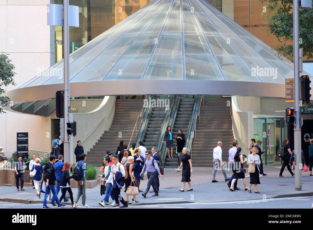 Australien, New South Wales, Sydney, Central Business District (CBD), Martin Place, MLC Center (1977), Straßenszene Stockfoto