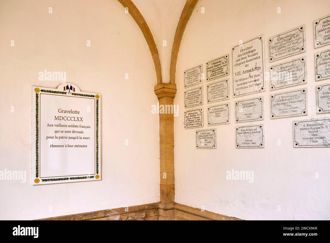Frankreich, Mosel, Gravelotte, der Saal of Remembrance, ein Denkmal zum Gedenken an die deutschen Kämpfer des Krieges von 1870, das Mausoleum, der Kreuzgang Stockfoto