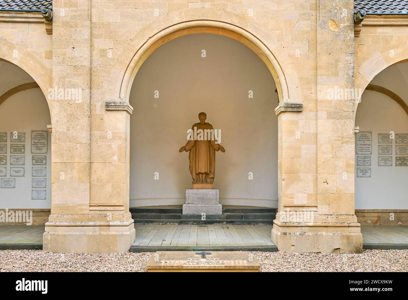 Frankreich, Mosel, Gravelotte, der Saal of Remembrance, ein Denkmal zum Gedenken an die deutschen Kämpfer des Krieges von 1870, das Mausoleum, der Kreuzgang Stockfoto