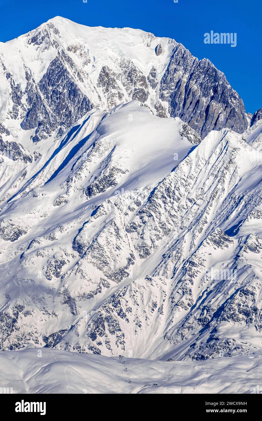 Frankreich, Savoie, Hauteluce, Station de Sports d'hiver Les Saisies, sommet du Mont Blanc enneigé Stockfoto