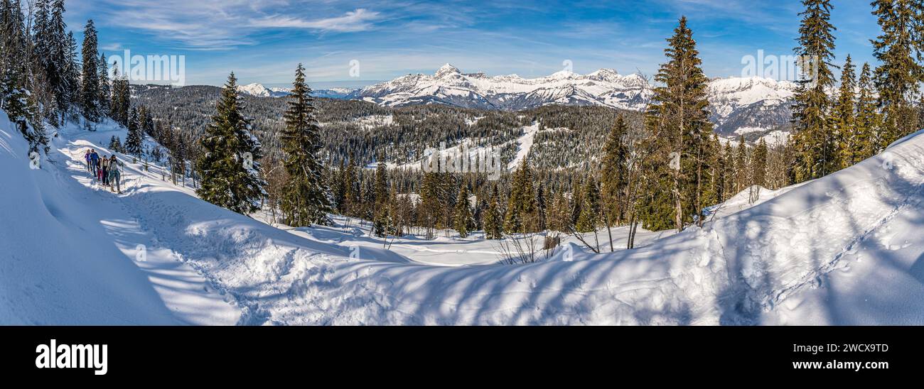 Frankreich, Savoie, Hauteluce, Station de Sports d'hiver Les Saisies, randonnée en raquettes, vue Panorama Stockfoto