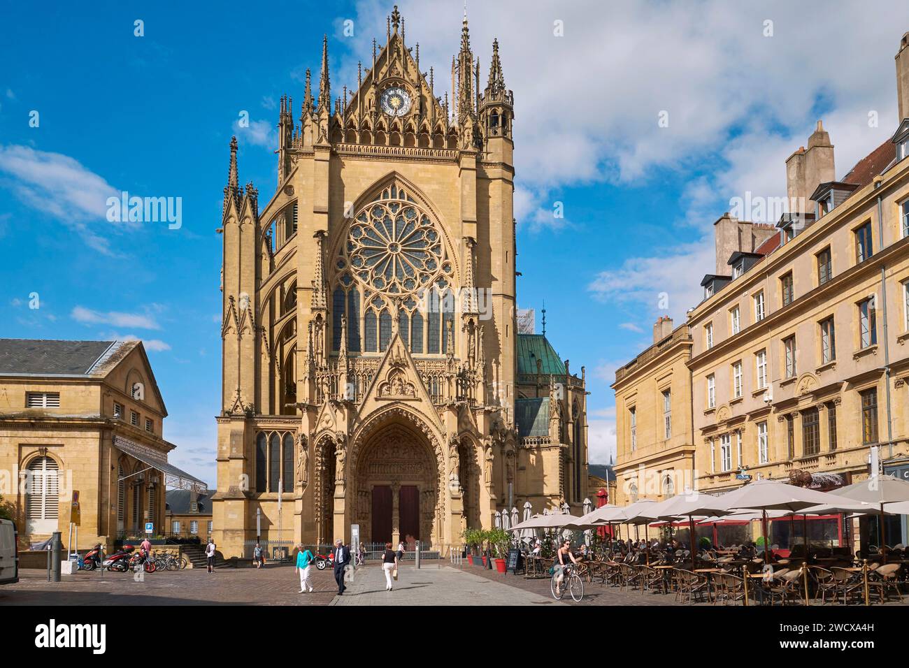 Frankreich, Mosel, Metz, Kathedrale Saint Etienne, die Kathedrale von Frankreich mit der größten verglasten Oberfläche, aber auch die mit den größten gotischen Fenstern in Europa Stockfoto