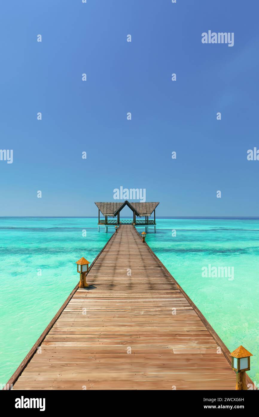 Ein Steg auf einer Ferieninsel, Malediven Stockfoto