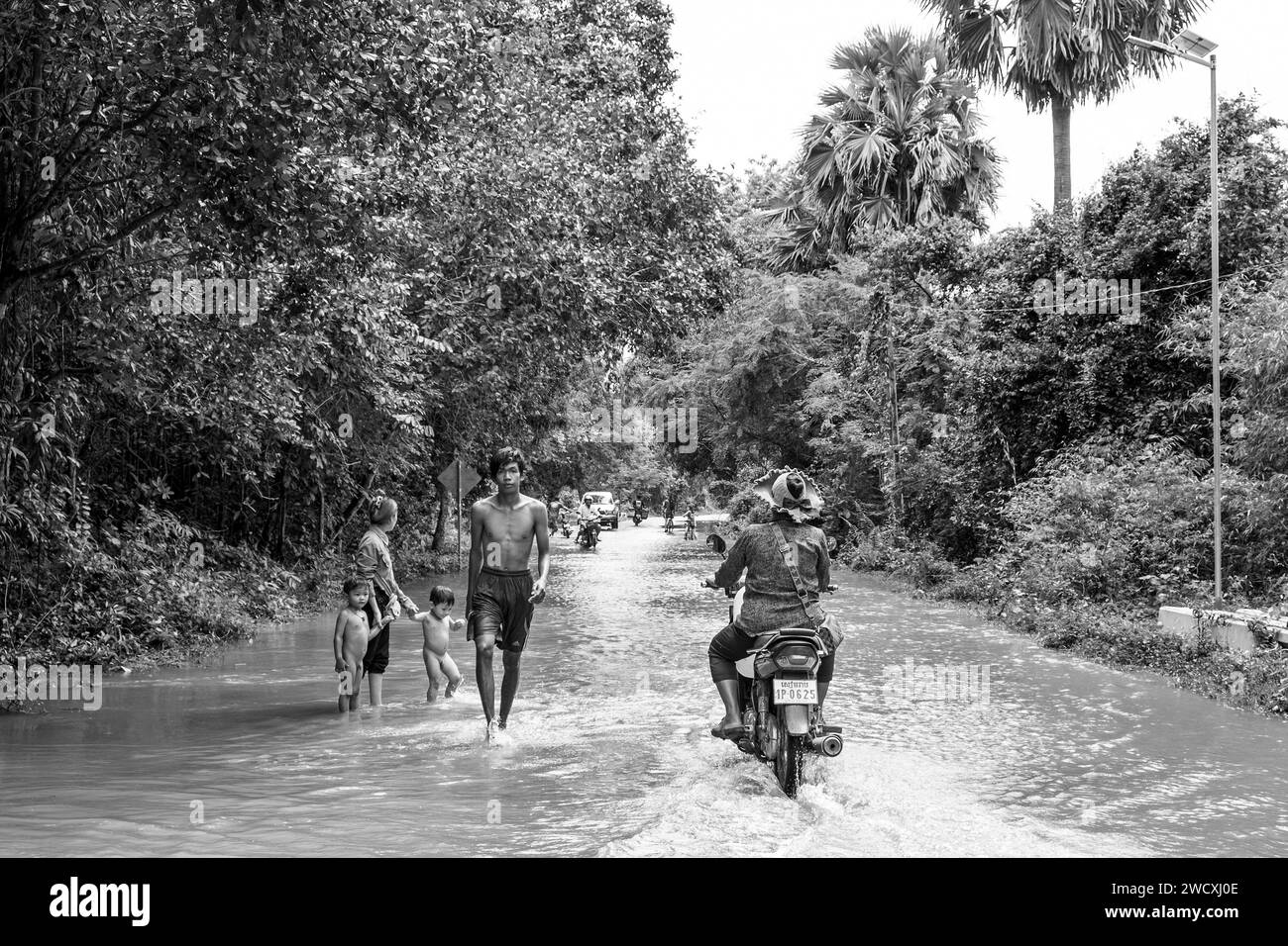 Kambodscha, Kampong Phluk, überflutete Straße Stockfoto