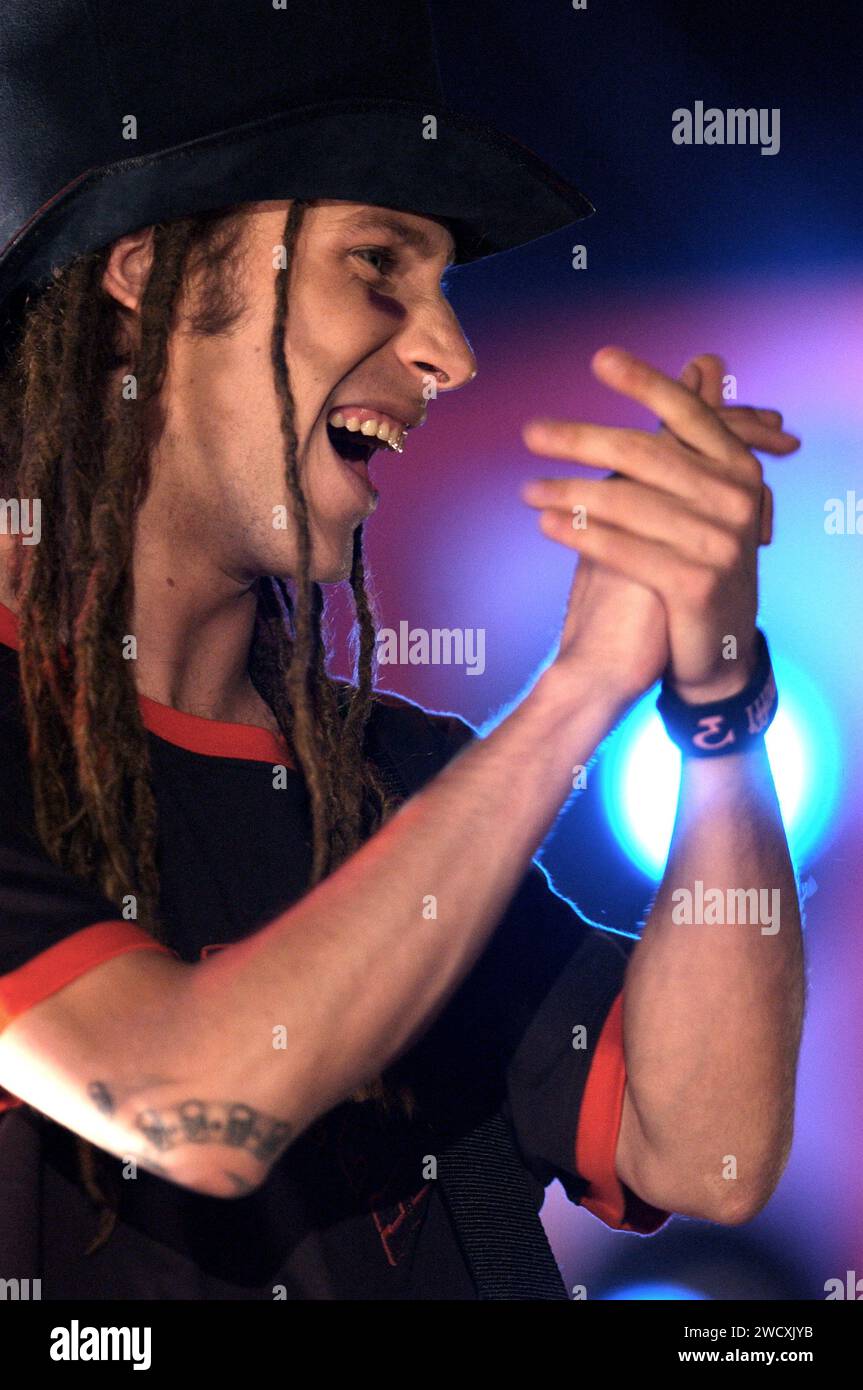 Ballo bassist -Fotos und -Bildmaterial in hoher Auflösung – Alamy