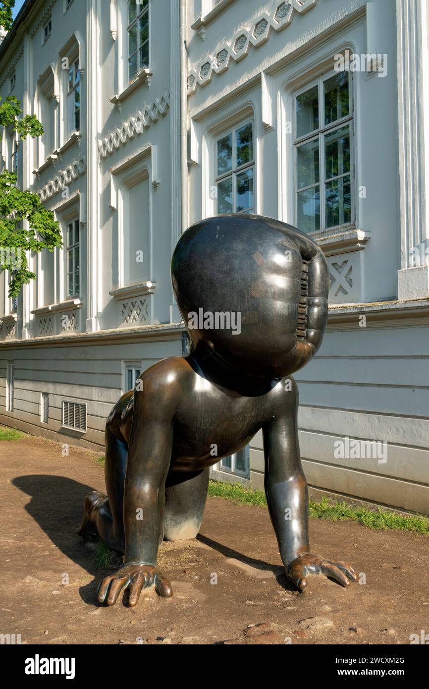 Eine der Figuren der Skulptur „Babys“ des tschechischen Künstlers David Černý, Malá Strana. Prag, Tschechien. Stockfoto