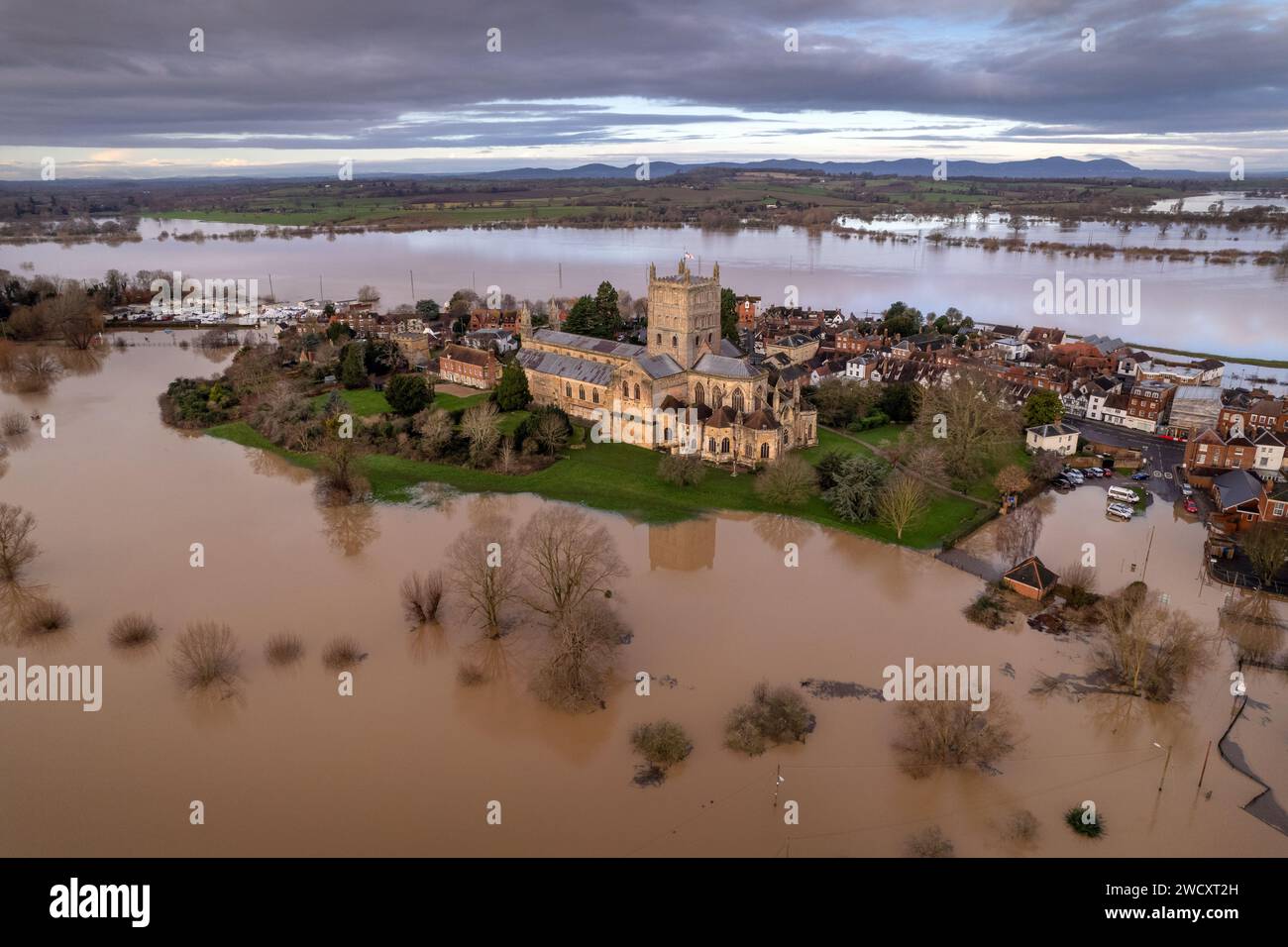 Tewkesbury Abbey, umgeben von Hochwasser im Januar 2024 Stockfoto