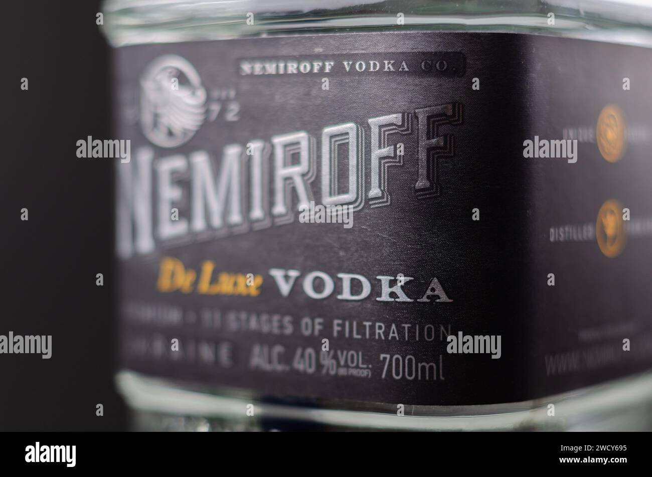 LONDON, Großbritannien - 16. JANUAR 2024 Nemiroff ist eine ukrainische Wodka-Marke mit einer 150-jährigen Geschichte, deren Produktion bis ins Jahr 1872 in der Stadt Nemiroff zurückreicht. Stockfoto