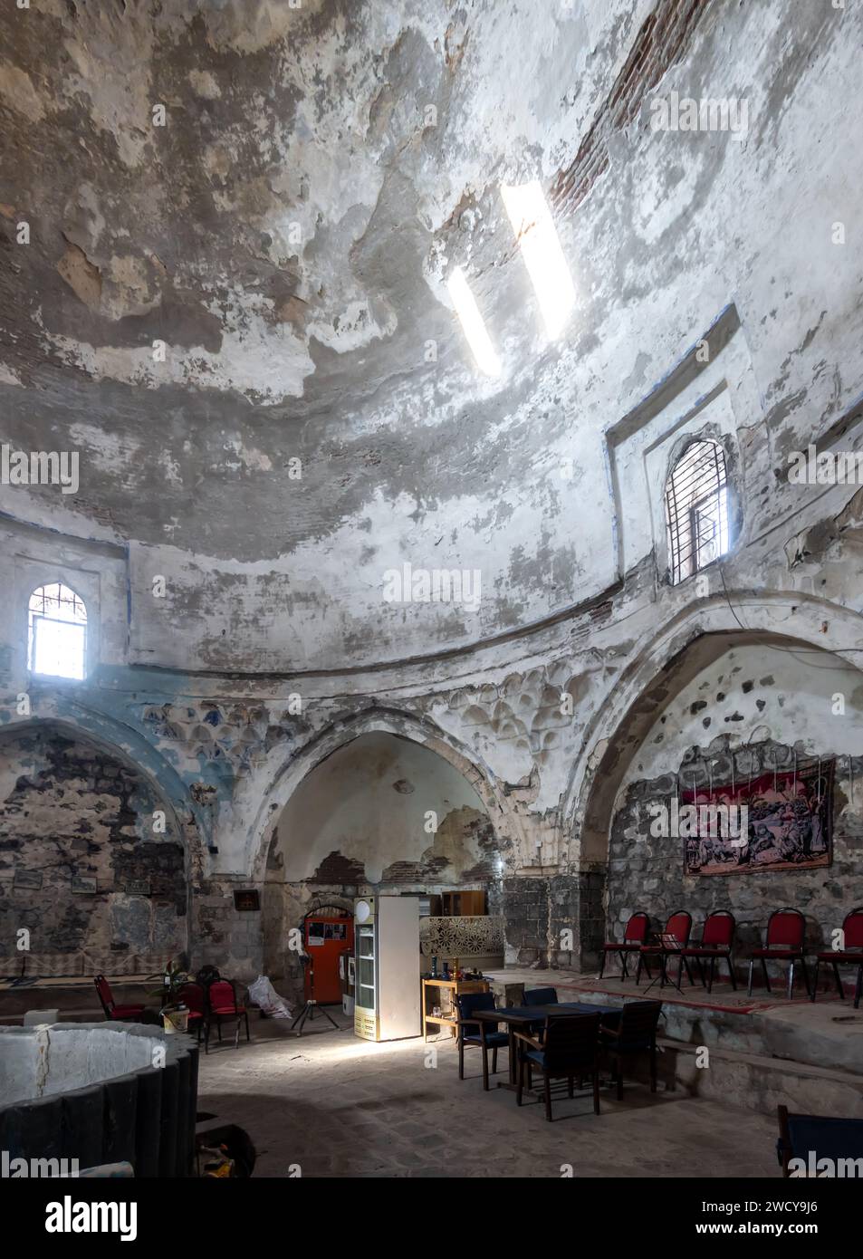 Das historische DEVE Hamam oder Deva Bath, DEVE Hamam, wurde im 16. Jahrhundert erbaut und heute als Café in einem historischen Wahrzeichen in Diyarbakir in der Türkei genutzt Stockfoto