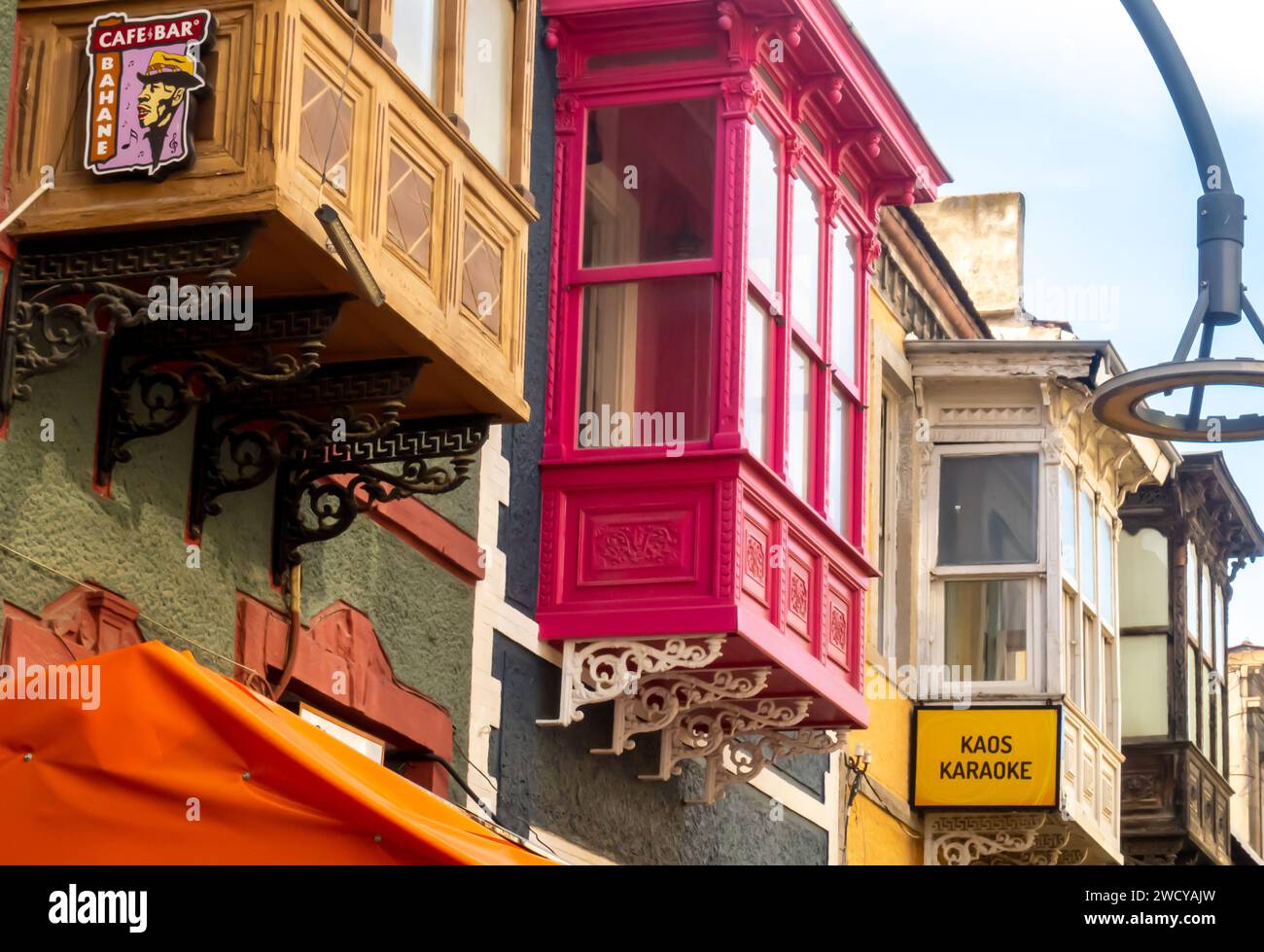 Farbenfrohe Architektur des Konak-Viertels in Izmir Türkei Stockfoto