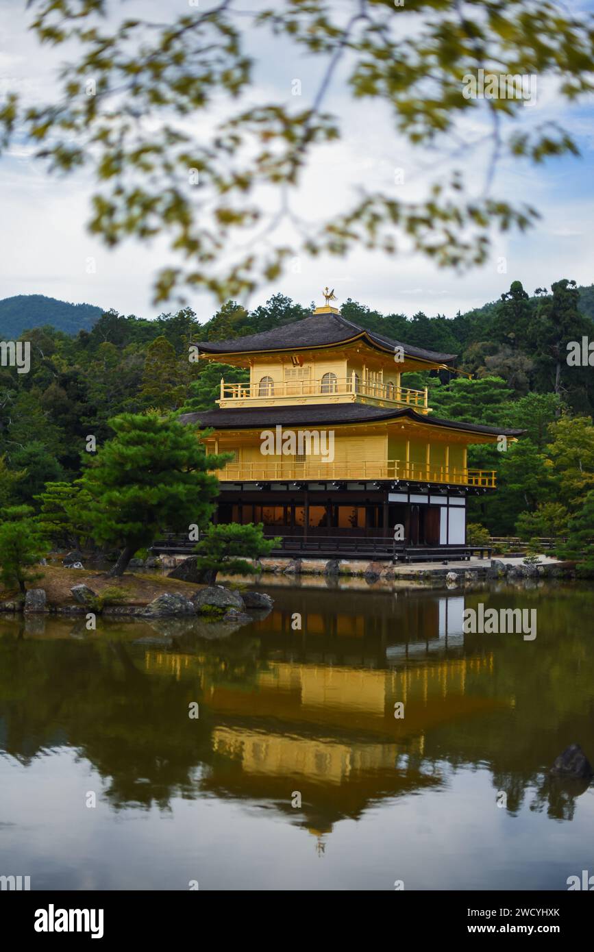 Kinkaku-ji, offiziell Rokuon-ji genannt, ist ein buddhistischer Zen-Tempel in Kyoto, Japan Stockfoto