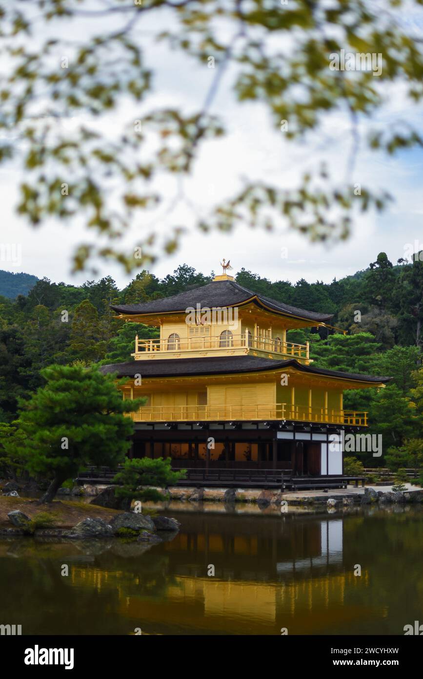 Kinkaku-ji, offiziell Rokuon-ji genannt, ist ein buddhistischer Zen-Tempel in Kyoto, Japan Stockfoto