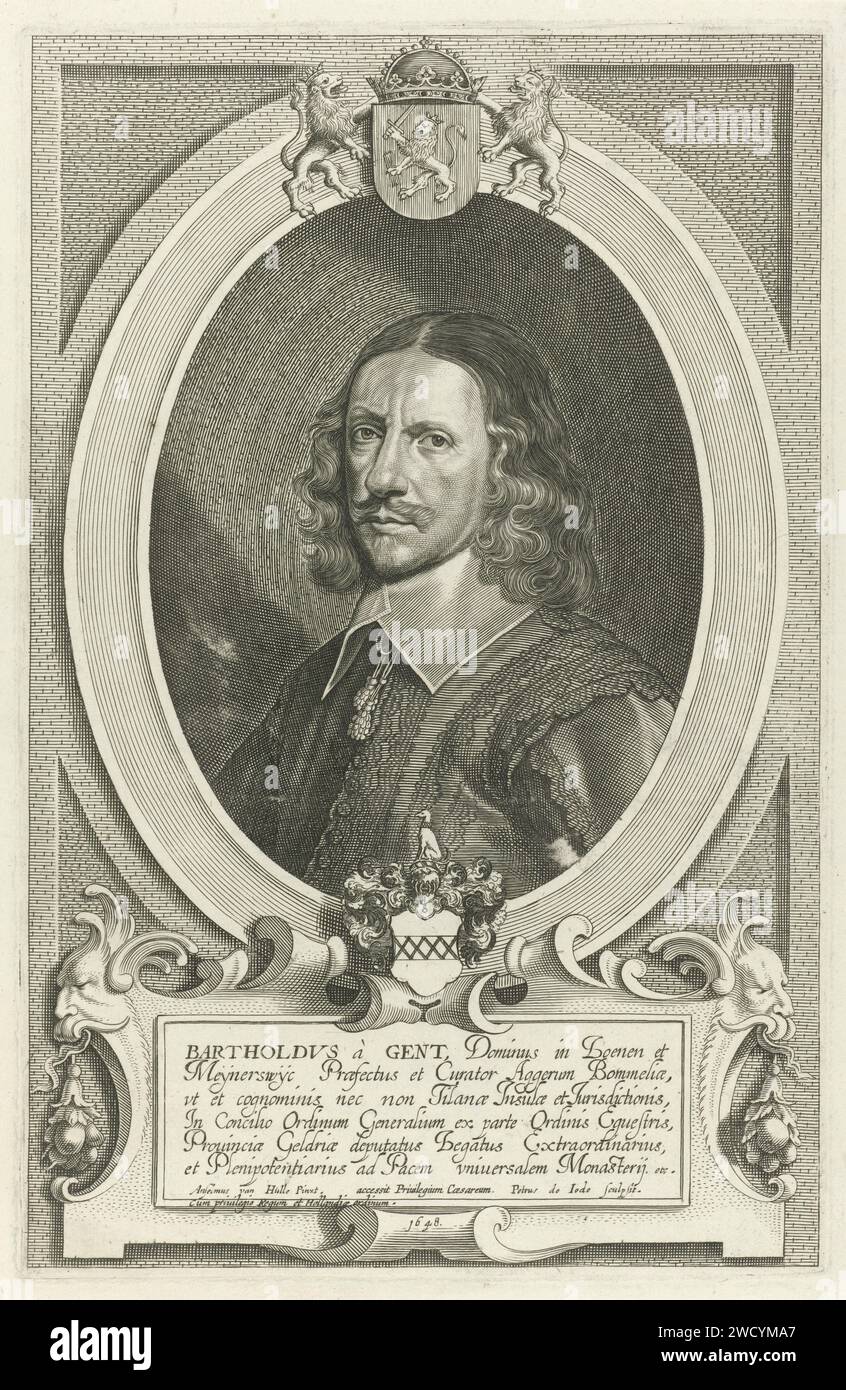 Porträt von Barthold van Gent, Graf van Loenen und Meynerswijck, Pieter de Jode (II), nach Anselm van Hulle, 1648 Druck BostePortret von Barthold van Gent, Graf van Loenen und Meynerswijck. Das Porträt ist in einem ovalen Rahmen mit dem Wappen der dargestellten Person eingefangen. In der Kartusche eine sechszeilige Beschriftung in lateinischer Sprache. Druck von einer Porträtserie bis zu Gemälden von Anselmus van Hulle aller Delegierten bei den Friedensverhandlungen in Münster und Osnabrück. Antwerpen Papierätzung/Gravur Stockfoto