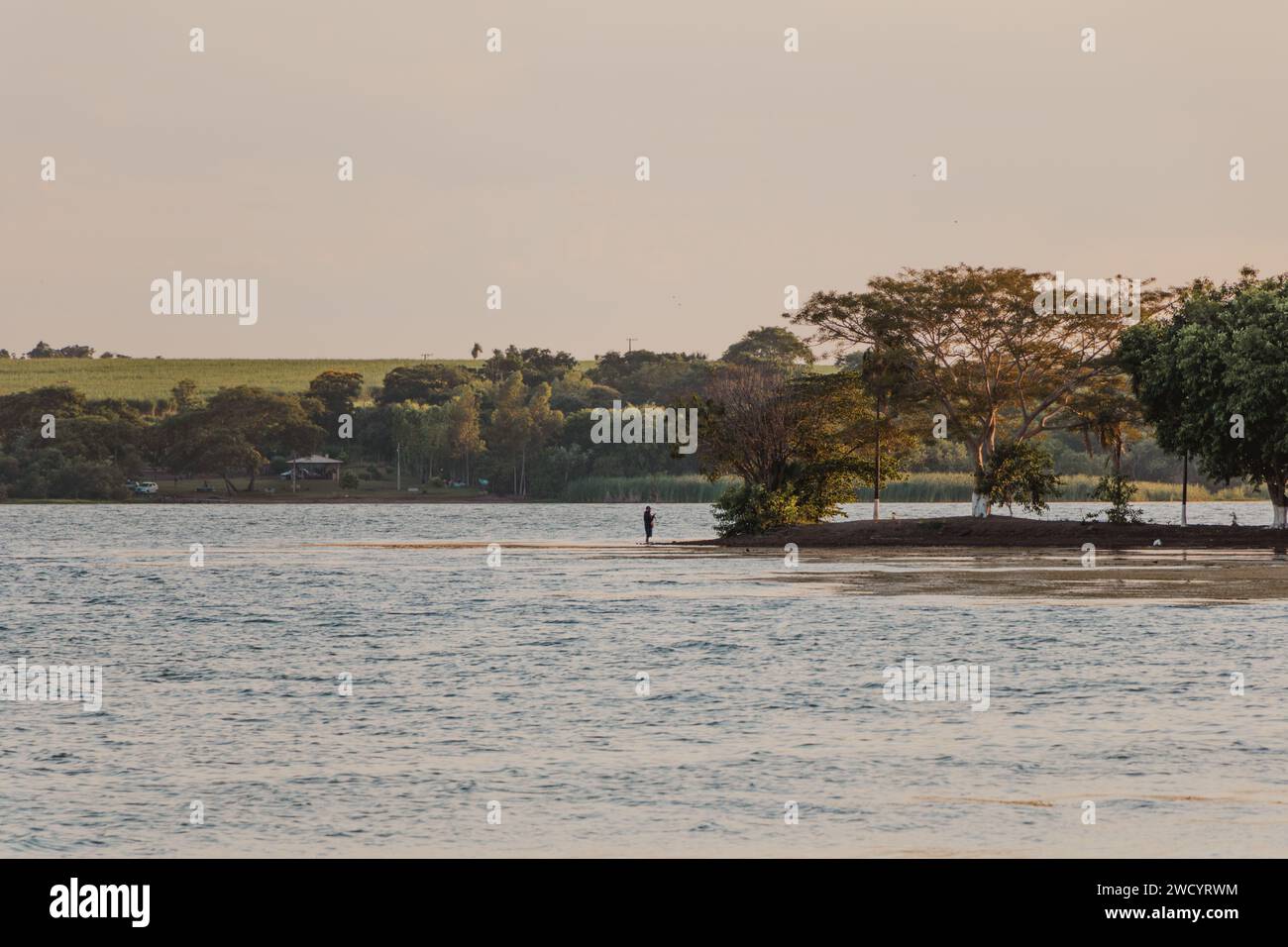 Blick auf die Lagunenlandschaft in der Abenddämmerung Stockfoto