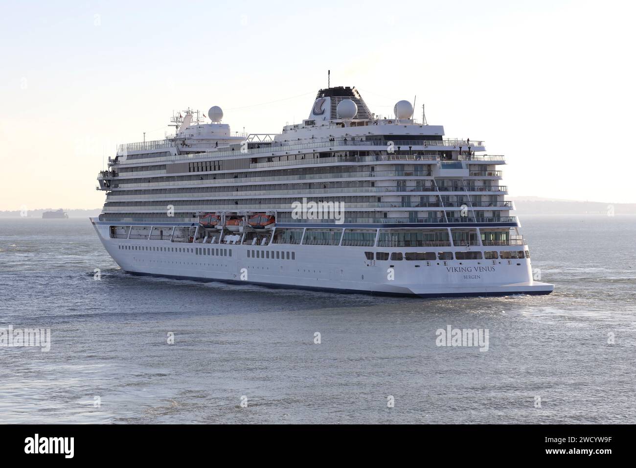 Das Viking-Kreuzfahrtschiff MS VIKING VENUS verlässt den Hafen Stockfoto