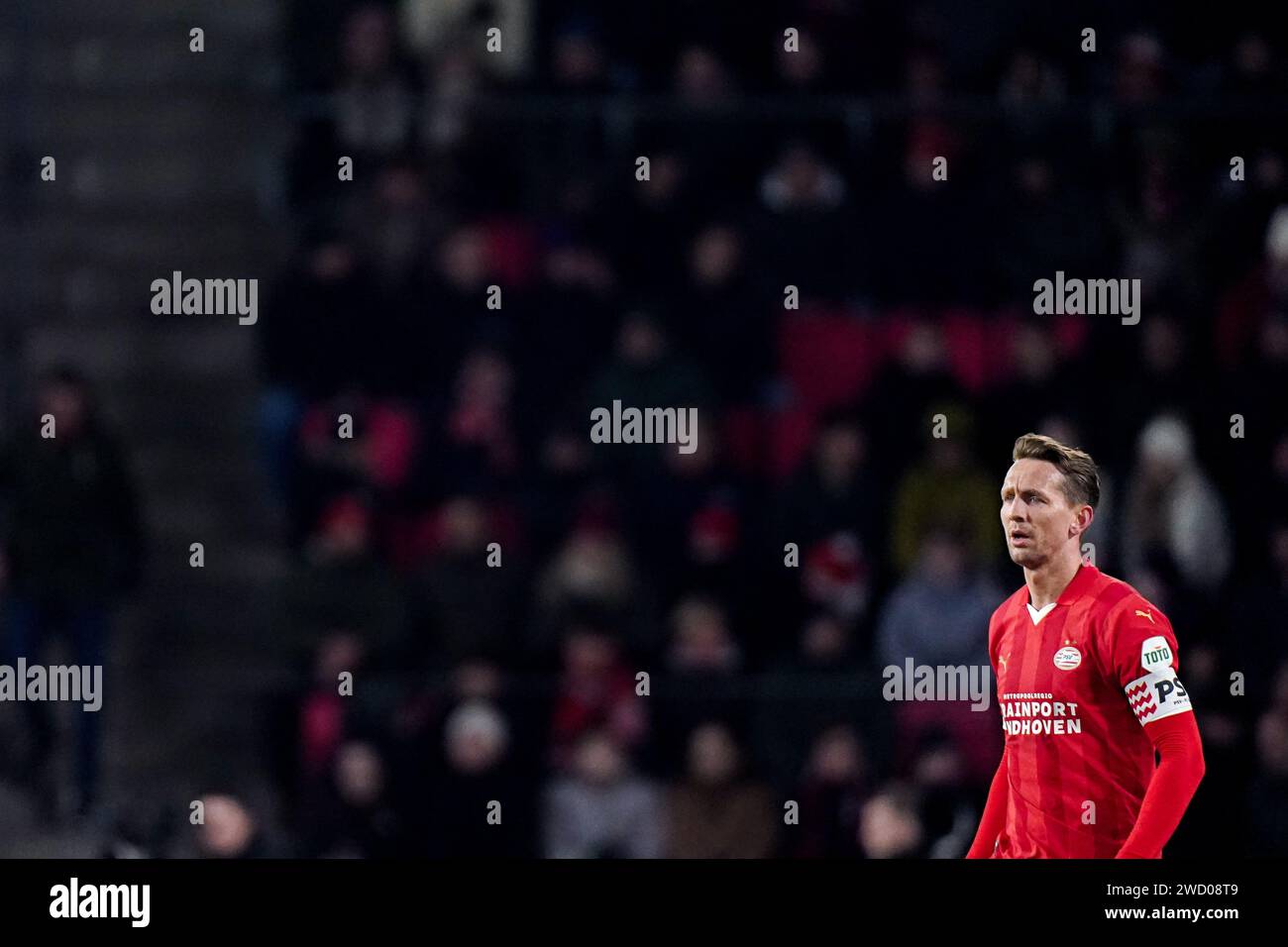 Eindhoven, Niederlande. Januar 2024. EINDHOVEN, NIEDERLANDE – 17. JANUAR: Luuk de Jong von PSV (unten rechts) sieht beim TOTO KNVB Cup Spiel zwischen PSV und FC Twente am 17. Januar 2024 im Philips Stadion in Eindhoven, Niederlande, an. (Foto von Joris Verwijst/Orange Pictures) Credit: Orange Pics BV/Alamy Live News Stockfoto