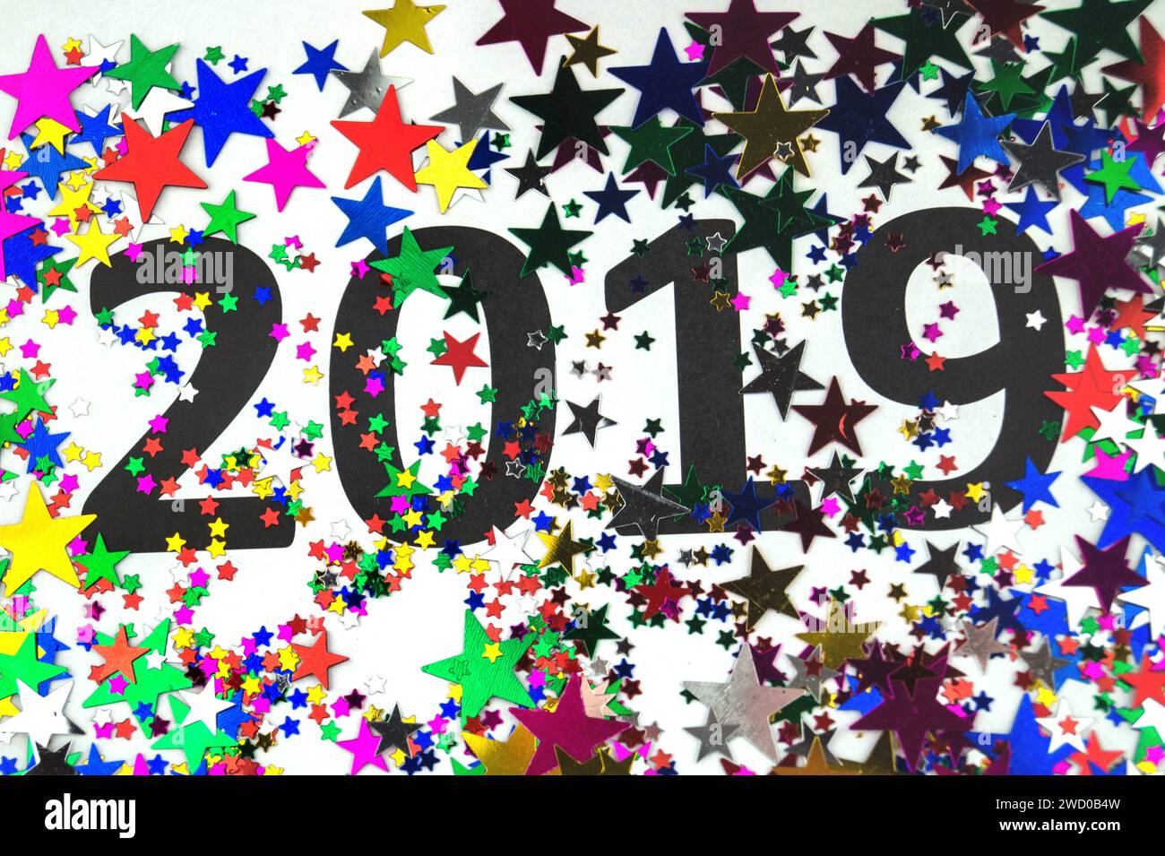 Jahr 2019 mit bunten Sternen, Jahreswende Stockfoto