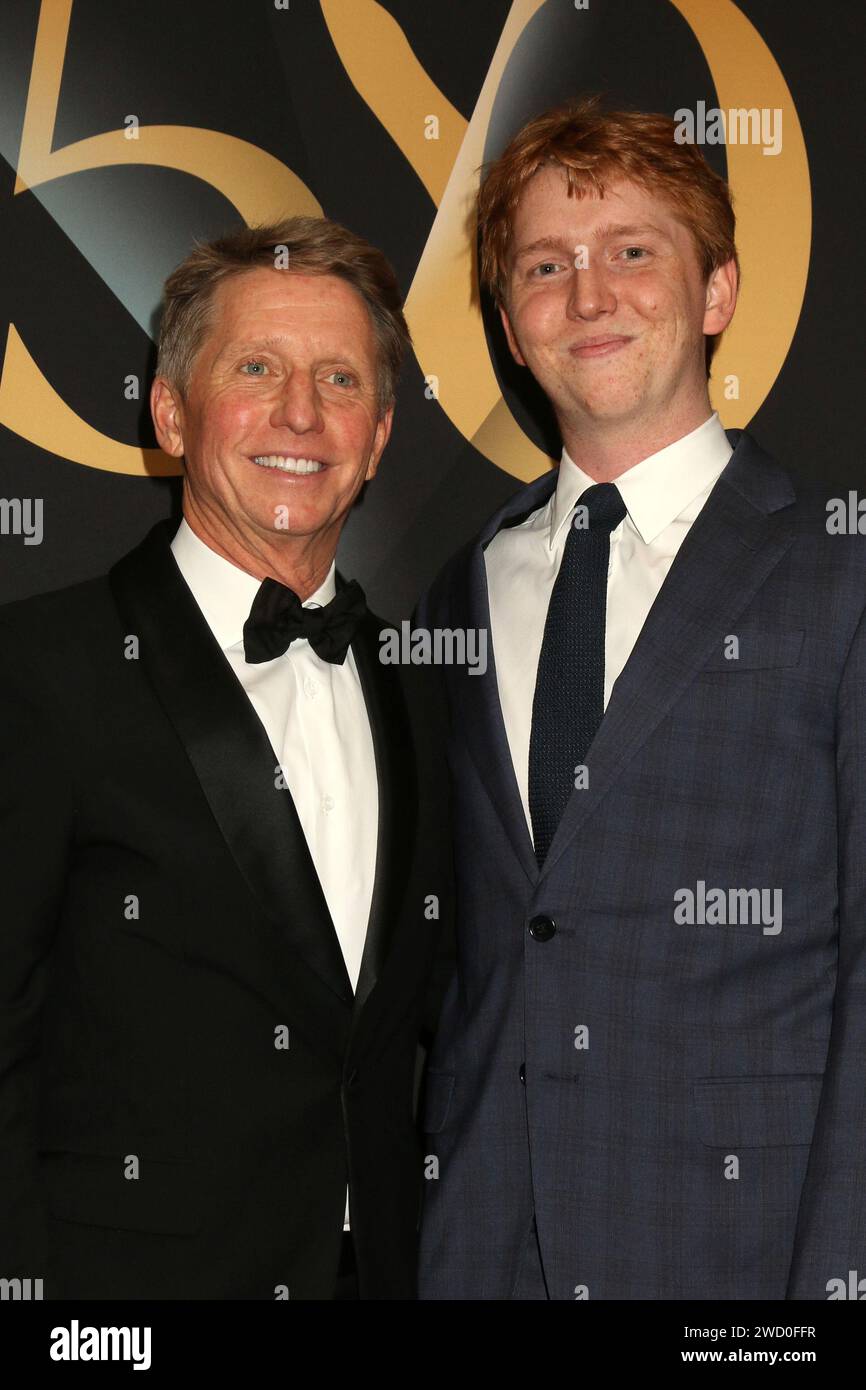 50. Daytime Emmy Awards Winners Walk at the Bonaventure Hotel am 15. Dezember 2023 in Los Angeles, CA mit: Bradley Bell, Oliver Bell  Where: Los Angeles, California, United States Wann: 16 Dez 2023 Credit: Nicky Nelson/WENN Stockfoto