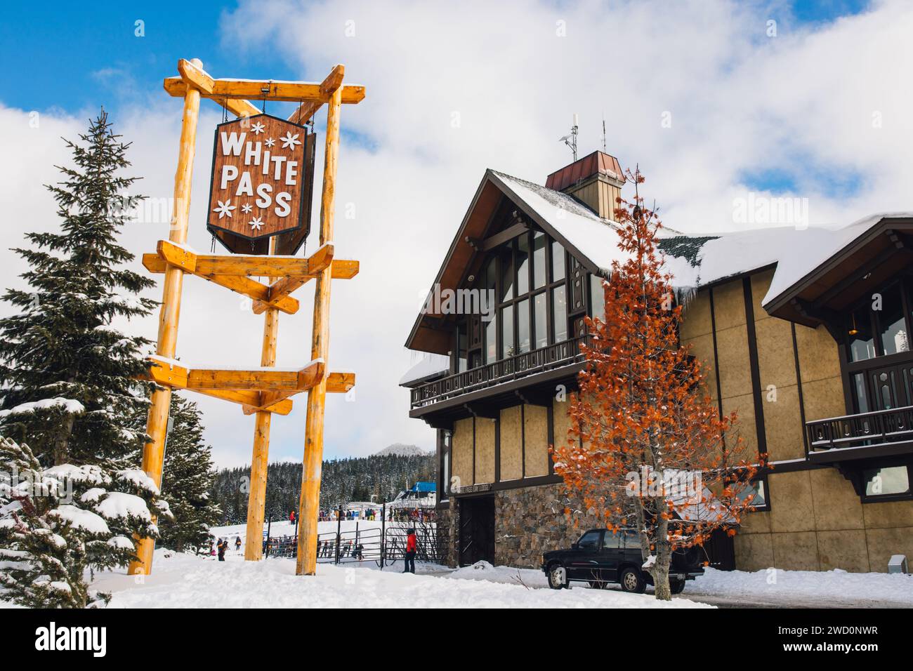 White Pass Ski Lodge Beschilderung und Gebäude außen am Wochenende Stockfoto