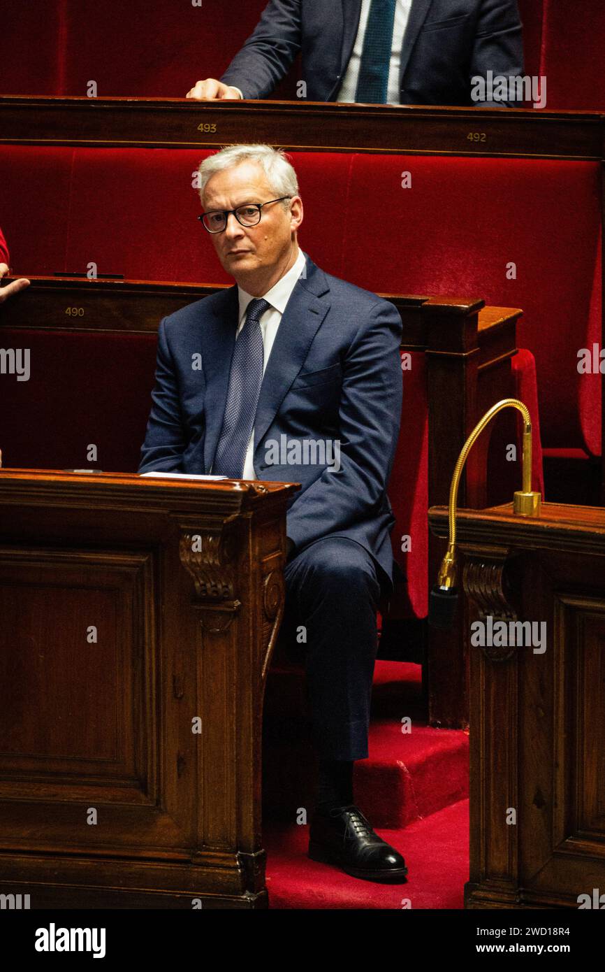 Paris, Frankreich. Januar 2024. Bruno Le Maire, französischer Wirtschaftsminister, der während der Anfragen an die Regierungsperiode in der Nationalversammlung gesehen wurde. Eine wöchentliche Sitzung mit Fragen an die französische Regierung in der Nationalversammlung im Palais Bourbon in Paris. Quelle: SOPA Images Limited/Alamy Live News Stockfoto