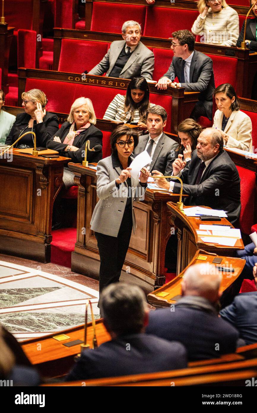Paris, Frankreich. Januar 2024. Rachida Dati, französische Kulturministerin, spricht während der Fragen an die Regierungssitzung in der Nationalversammlung. Eine wöchentliche Sitzung mit Fragen an die französische Regierung in der Nationalversammlung im Palais Bourbon in Paris. Quelle: SOPA Images Limited/Alamy Live News Stockfoto