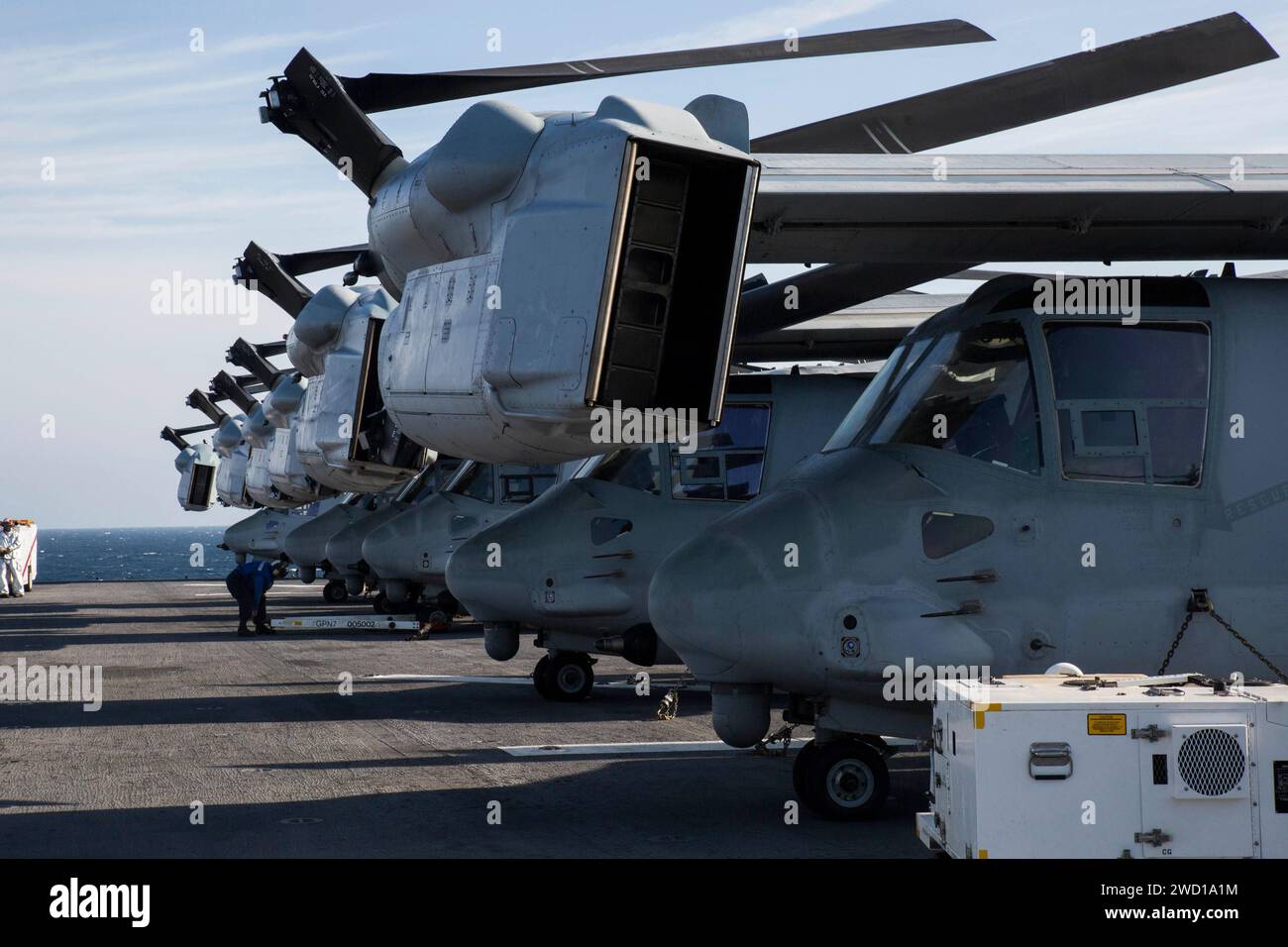 MV-22 Ospreys sitzen an Bord des amphibischen Angriffsschiffs USS Bataan. Stockfoto