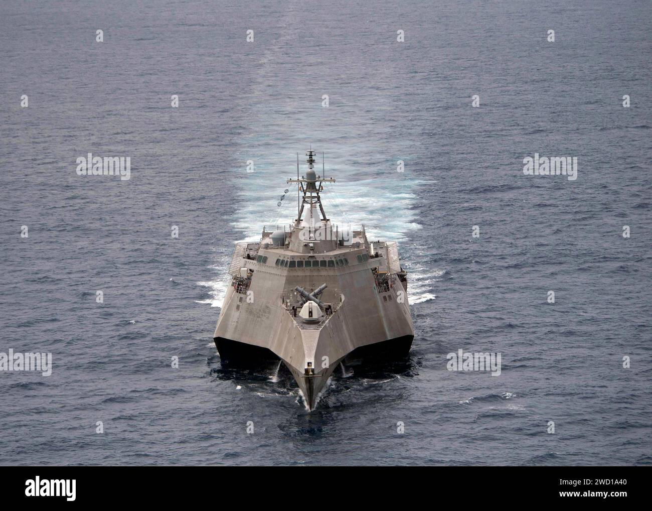 Das Küstenschiff USS Coronado durchquert das Südchinesische Meer. Stockfoto