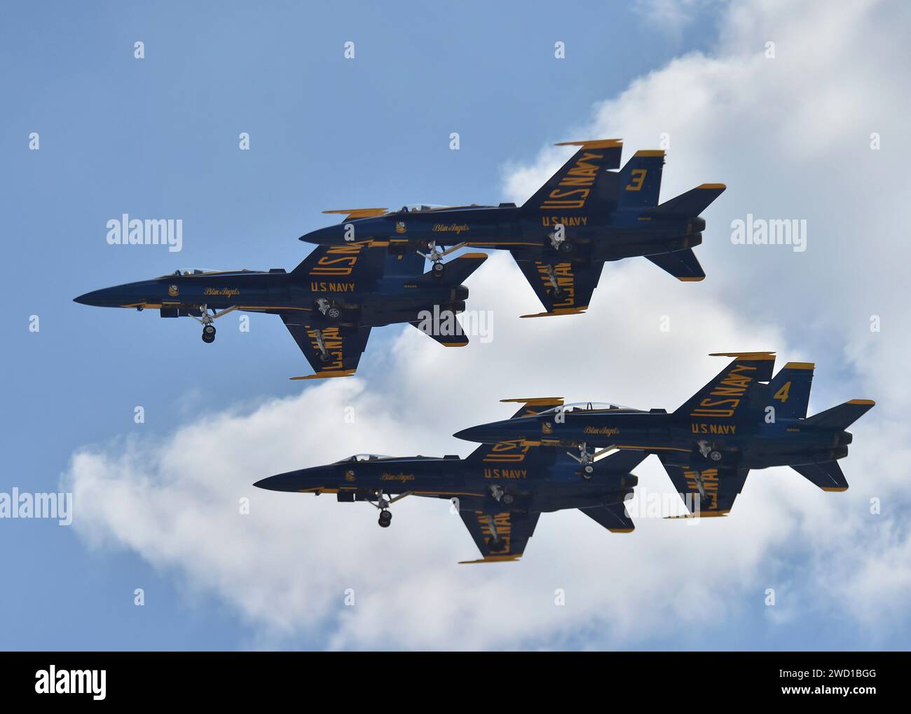 Die Blue Angels führen das Diamond Dirty Loop-Manöver durch. Stockfoto