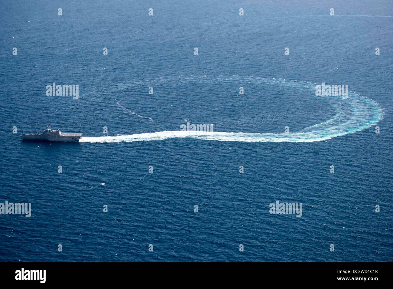 Das Küstenschiff USS Coronado manövriert im Golf von Thailand. Stockfoto