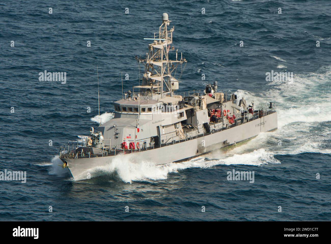 Das Küstenpatrouillenschiff USS Firebolt durchquert den Arabischen Golf. Stockfoto