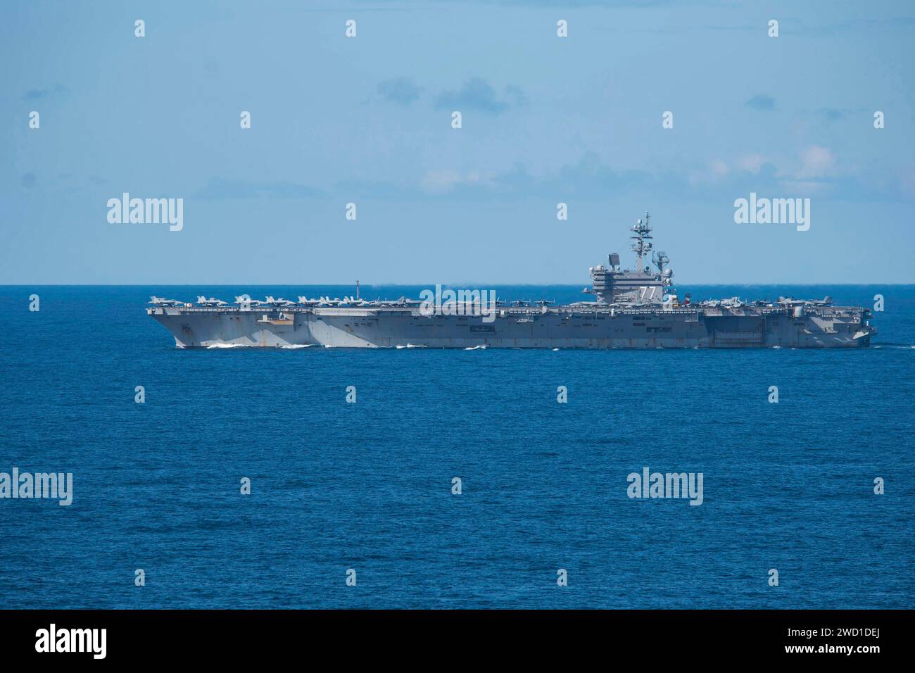 Der Flugzeugträger der Nimitz-Klasse USS George H.W. Bush durchquert den Atlantik. Stockfoto