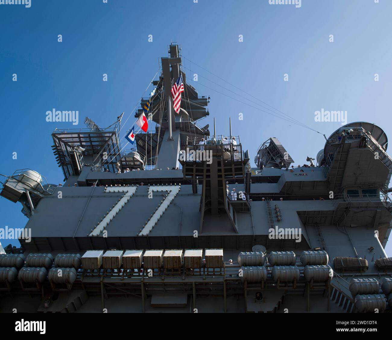 Der Flugzeugträger USS George H. W. Bush kommt auf der Marinestation Norfolk an. Stockfoto