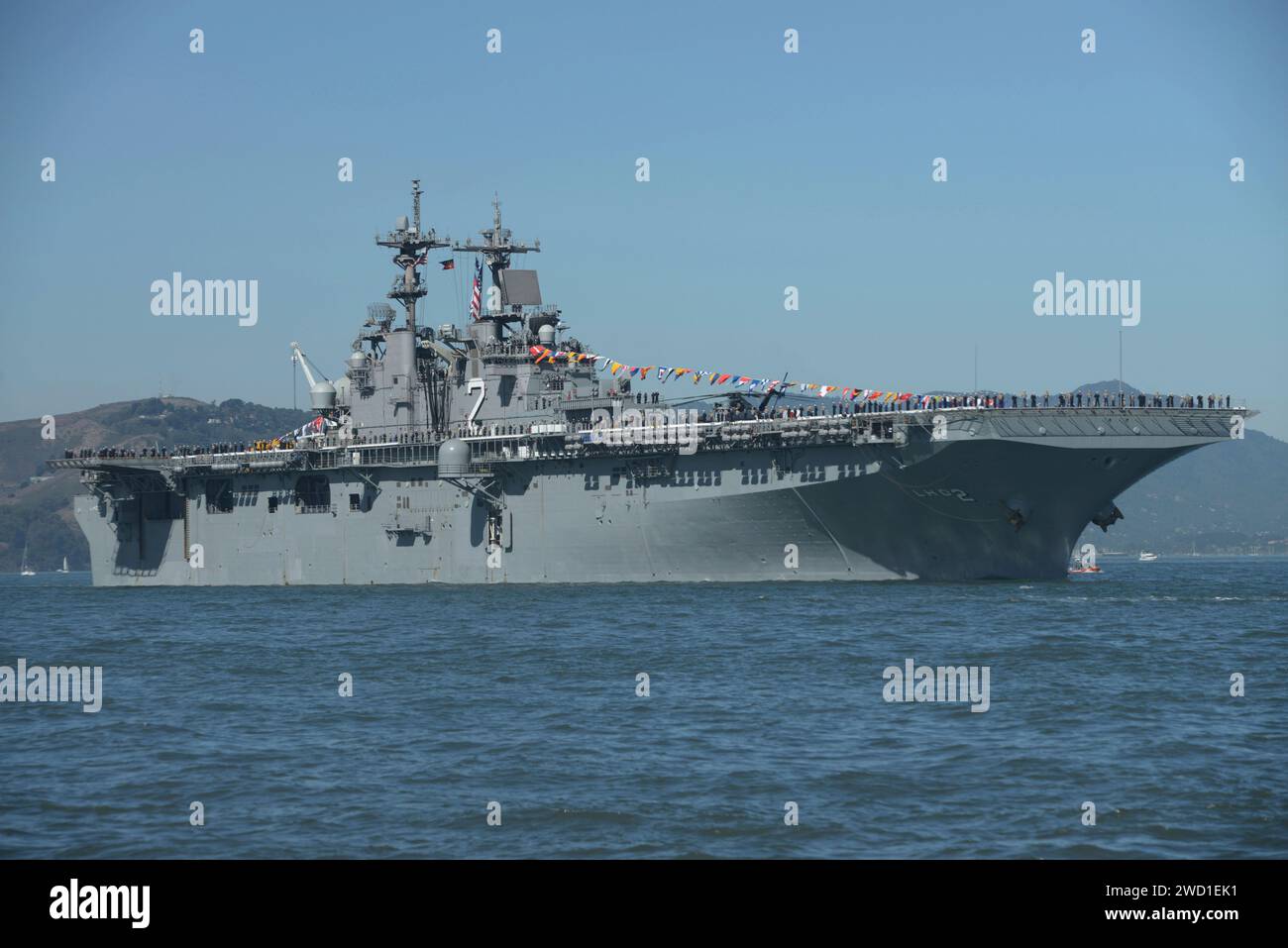Das amphibische Angriffsschiff USS Essex der Wasp-Klasse führt den Weg während der Fleet Week San Francisco 2017. Stockfoto