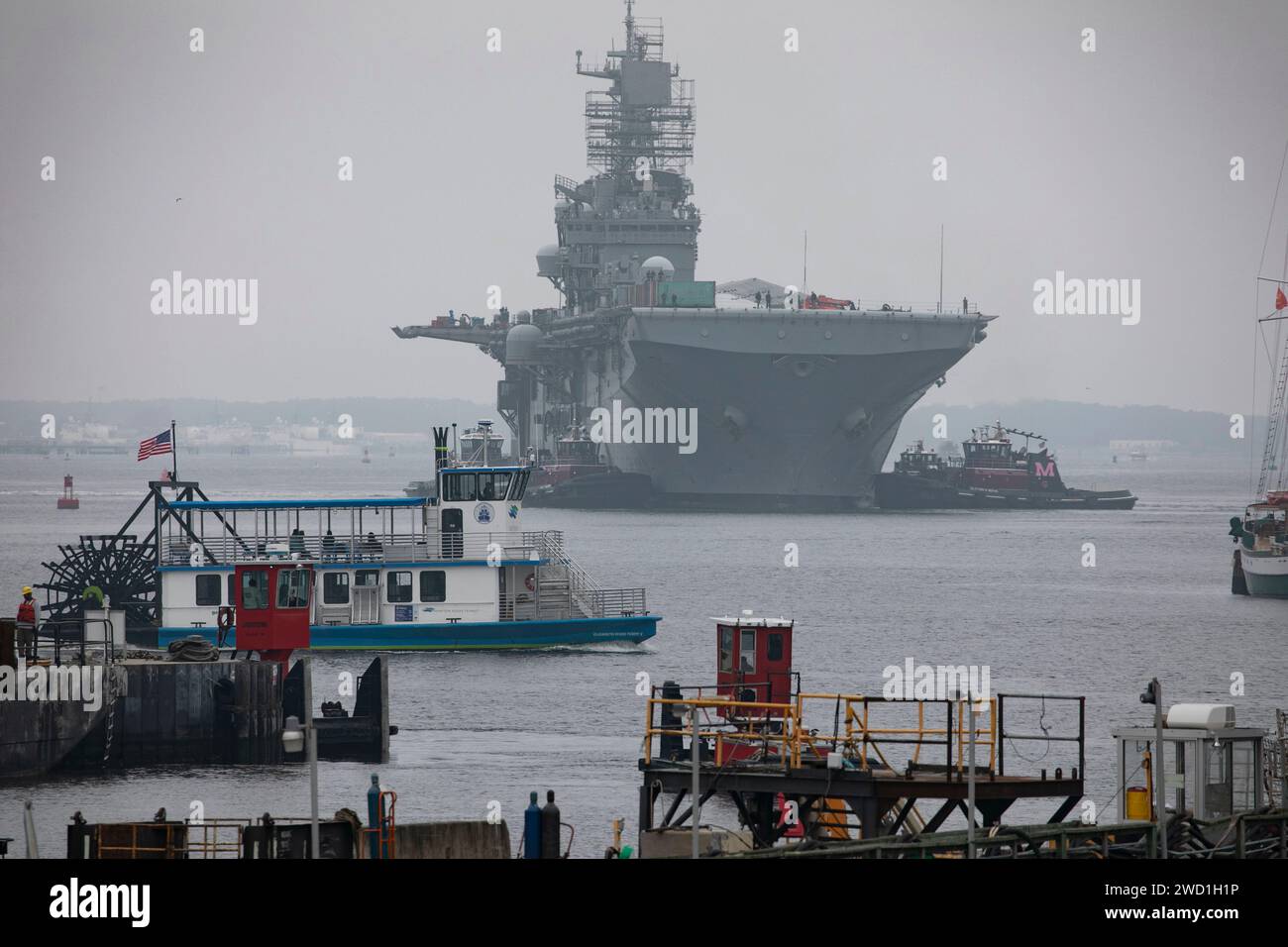 Das amphibische Angriffsschiff USS Bataan in Portsmouth, Virginia. Stockfoto