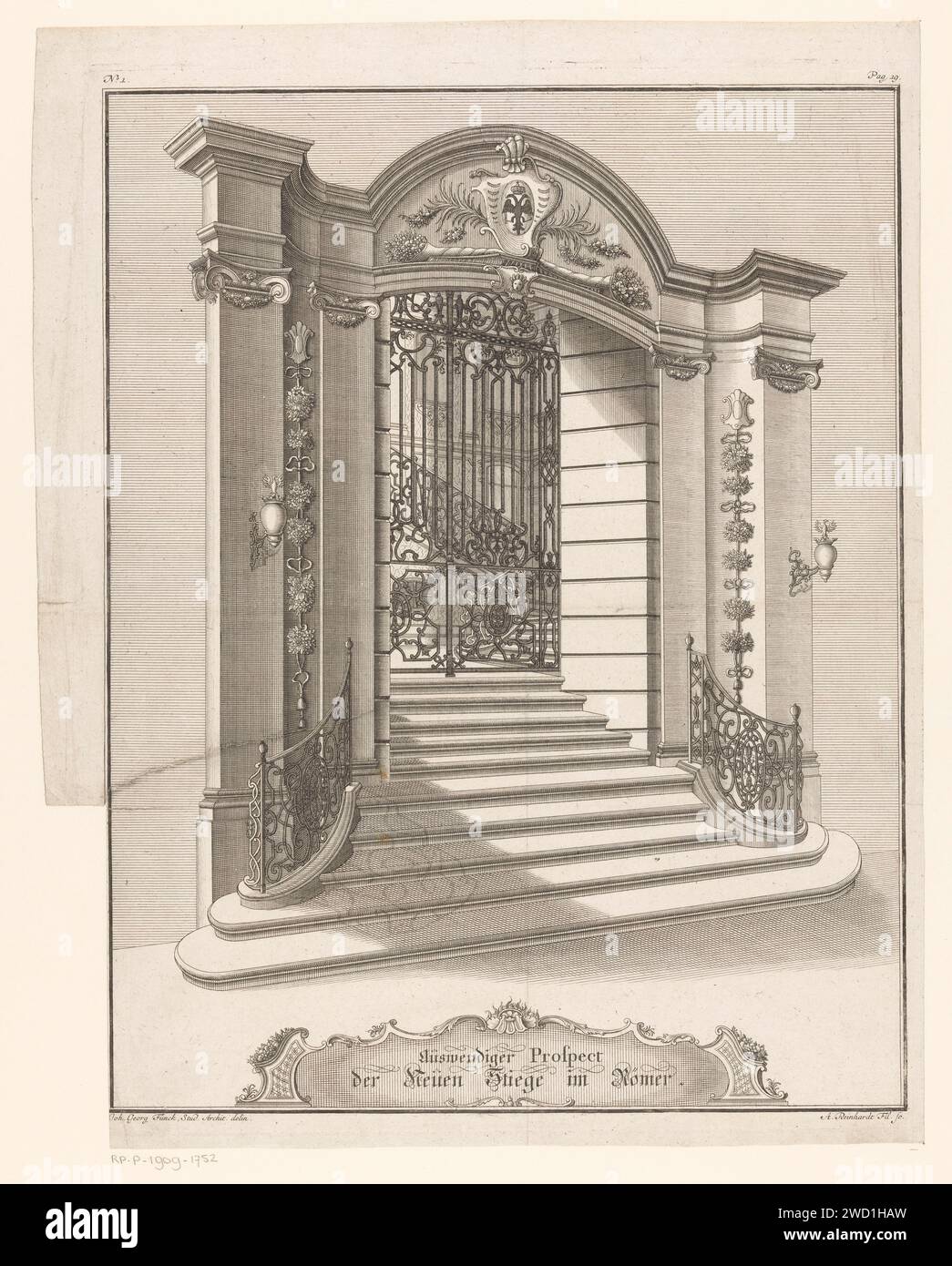 Außerhalb der Treppe im Rathaus von Frankfurt am Main, Andreas Reinhard (II), nach Johann Georg Fincck, 1742 drucken Eingang zur Kaisertreppe im Rathaus (Römer) von Frankfurt am Main. Die Treppen sind von außen durch ein schmiedeeisernes Tor verschlossen. An der Spitze des Überflusses und ein Rocaillewappen mit dem Wappen des Heiligen Römischen Reiches. Oben rechts auf Seite 19. Frankfurt am Main Papiergravur außen  Darstellung eines Gebäudes. Vordere Trittstufen. stadthaus Frankfurt am Main Stockfoto