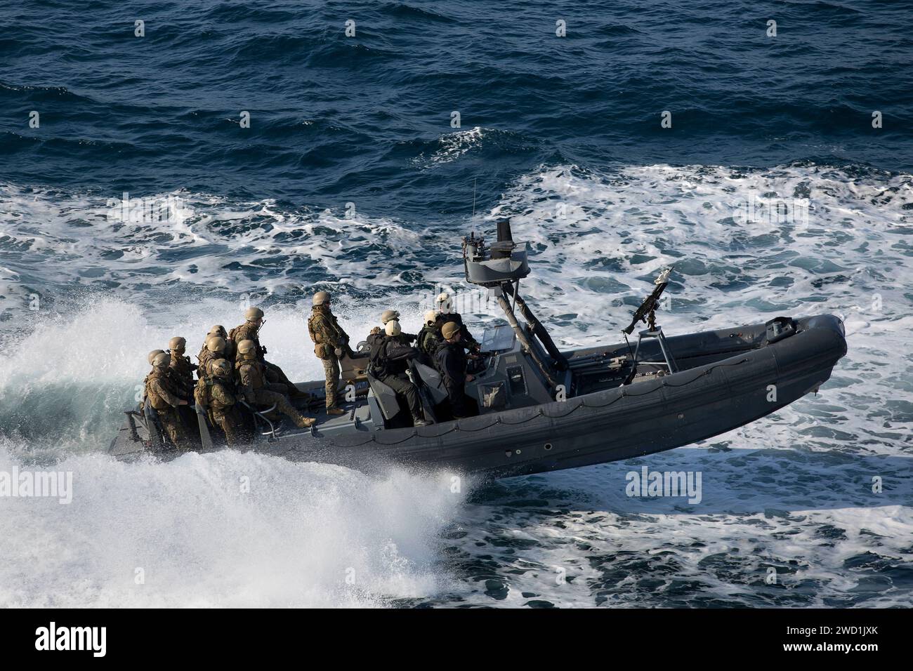 Marines führen Besuchs-, Boat-, Such- und Beschlagnahmungstraining während der Übung in einer zusammengesetzten Trainingseinheit durch. Stockfoto