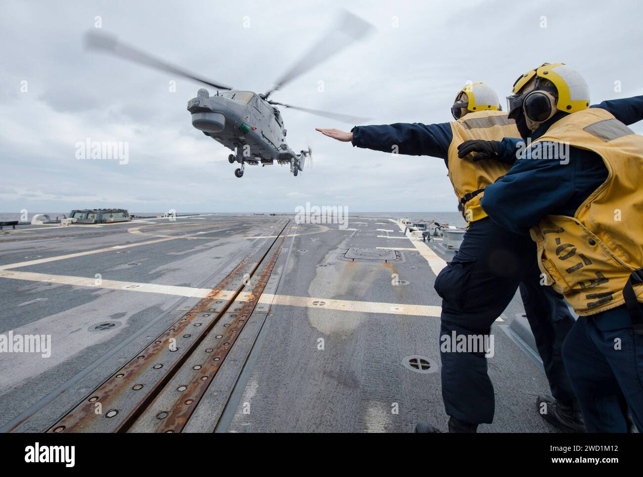 Landen Sie einen Super LYNX Hubschrauber der US Navy MK99A an Bord der USS McCampbell. Stockfoto
