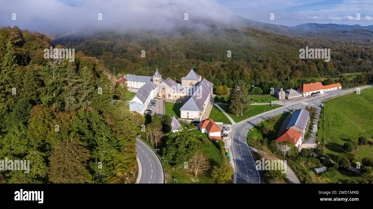 Roncesvalles, Königliche Stiftskirche Santa María de Roncesvalles, Straße Santiago, Navarra, Spanien Stockfoto