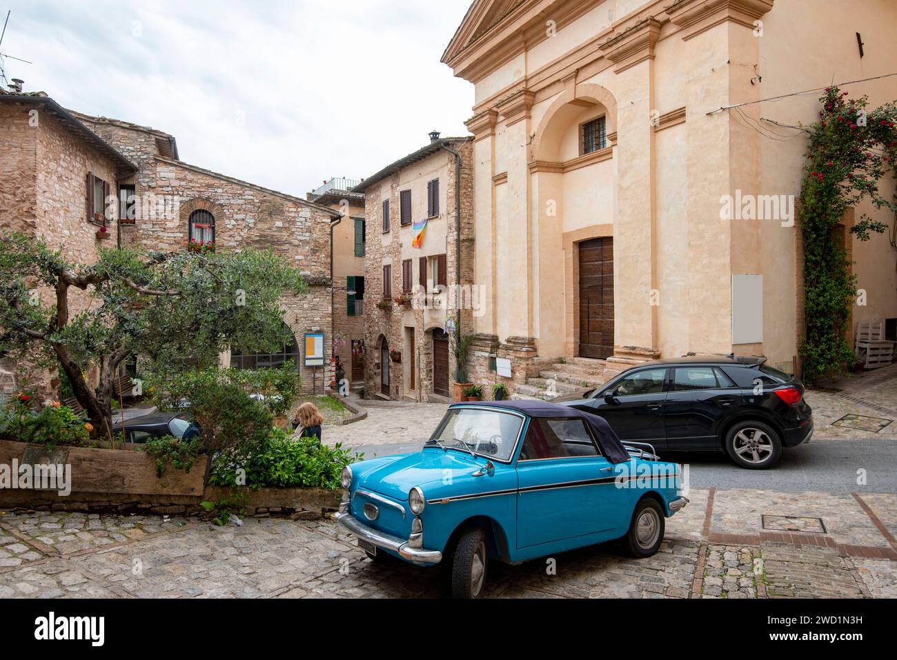 Kopfsteinpflasterallee in Spello - Italien Stockfoto