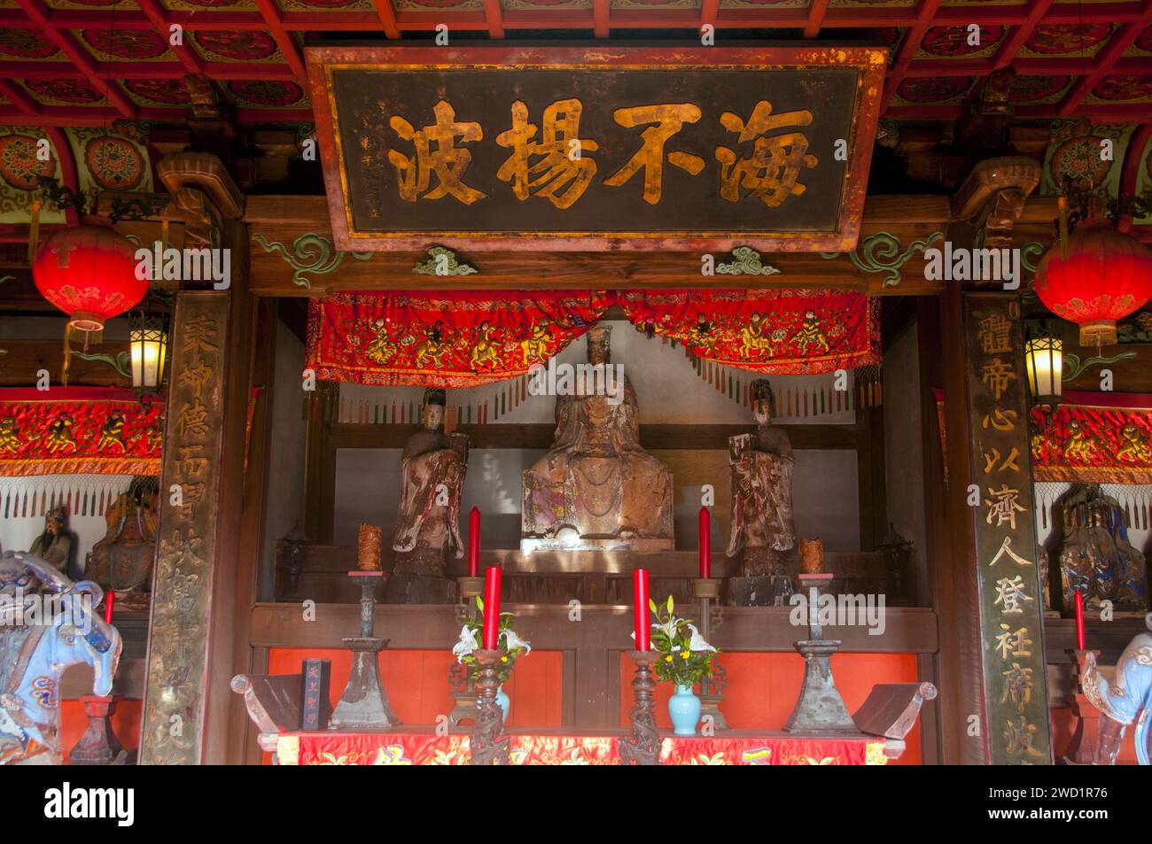 Japan: Altar Maso, Göttin des Meeres, Sofuku-JI, Obaku Zen Tempel, Nagasaki, Kyushu. Der Tempel, ein Beispiel der Ming-Dynastie (1368–1644), südchinesische Architektur, stammt aus dem Jahr 1629 und wurde von einem chinesischen Mönch namens Chaonian erbaut. Stockfoto