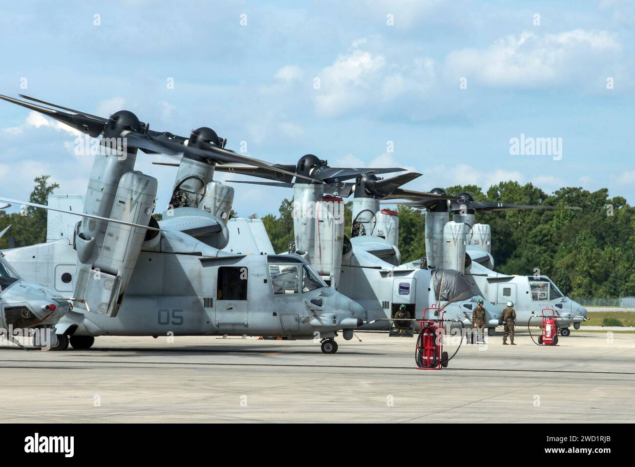 Das U.S. Marine Corps MV-22B Ospreys bereiten sich auf den Start vor. Stockfoto