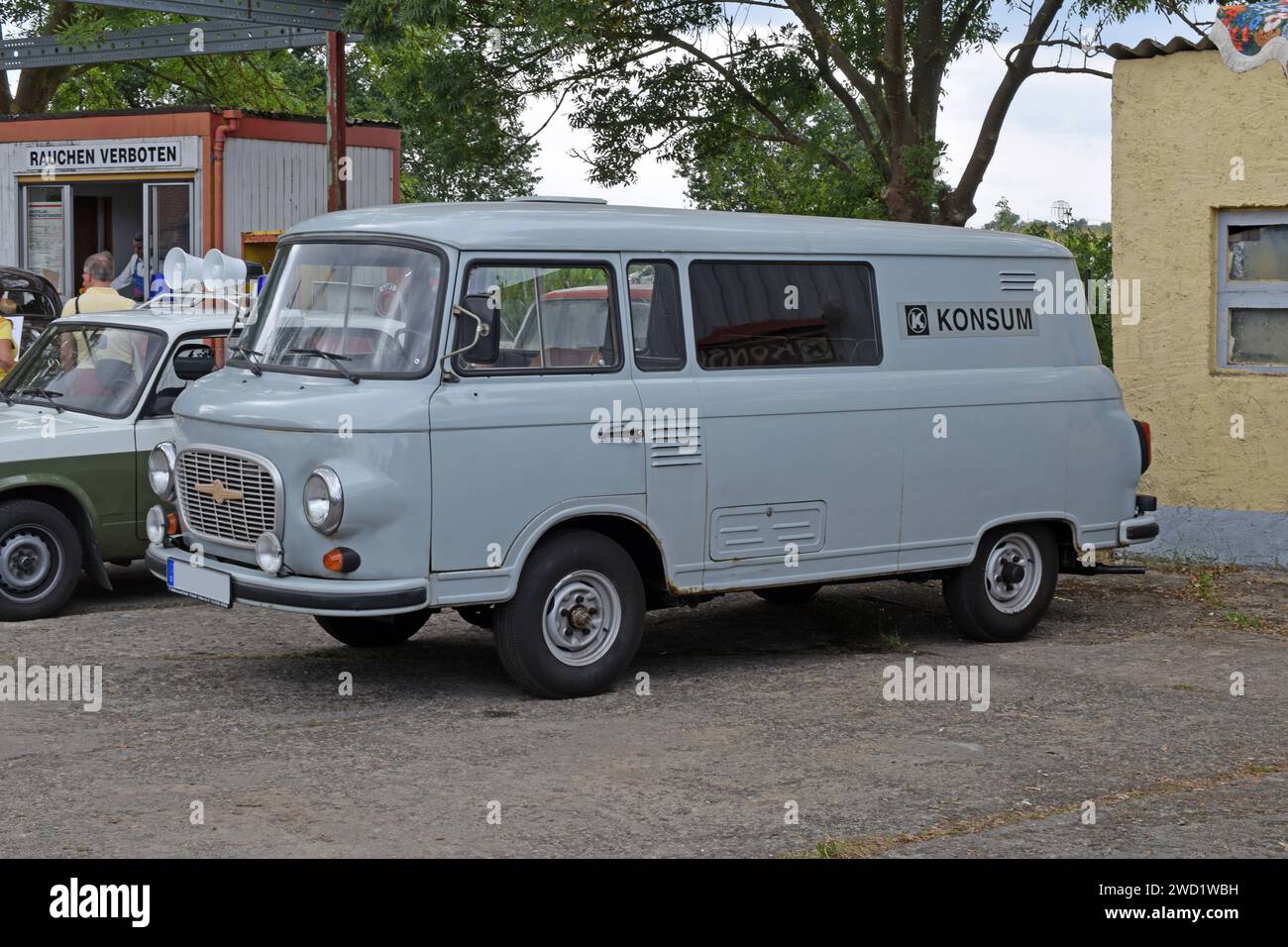 22.07.2023 Barkas B1000 Deutschland/Sachsen Anhalt/Altmark/Landkreis Stendal/Beuster/Blaulichtmuseum/Blaulichttage/Tag der offenen Tür/Oldtimertreffen/Ausstellung/Barkas B1000/ DDR Kleinbus/grau/ehemaliges Fahrzeug des Konsum/ ***Nutzung nur redaktionell***/ *** 22 07 2023 Barkas B1000 Deutschland Sachsen Anhalt Altmark Bezirk Stendal Beuster Blaulichtmuseum Blaulichttage Tag der offenen Oldtimer Meeting Ausstellung Barkas B1000 DDR Minibus grau ehemaliges Fahrzeug von Konsum nur für redaktionelle Zwecke verwenden Stockfoto