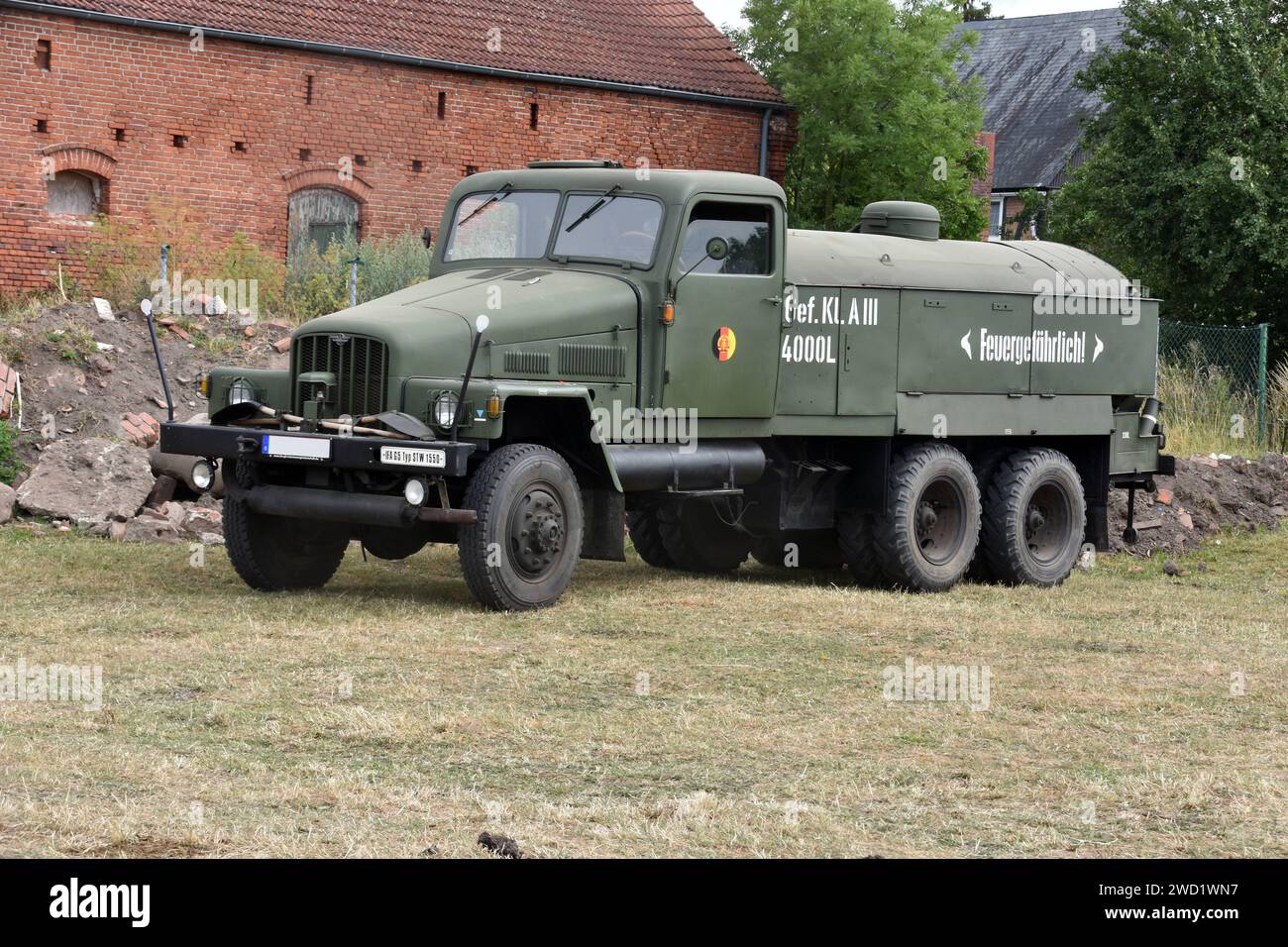 22.07.2023 IFA G5/Tankwagen Deutschland/Sachsen Anhalt/Altmark/Landkreis Stendal/Beuster/Blaulichtmuseum/Blaulichttage/Tag der offenen Tür/Oldtimertreffen/IFA G5/ Typ STW 1550 Tanklastwagen/ ehemaliges DDR Armeefahrzeug/ ***Nutzung nur redaktionell*** *** 22 07 2023 IFA G5 Tankwagen Deutschland Sachsen Anhalt Altmark Stadtteil Stendal Beuster Blaulichtmuseum Blaulichttage Tag der offenen Oldtimer-Sitzung IFA G5 Typ STW 1550 Tankwagen ehemaliges DDR-Militärfahrzeug nur für redaktionelle Zwecke Stockfoto