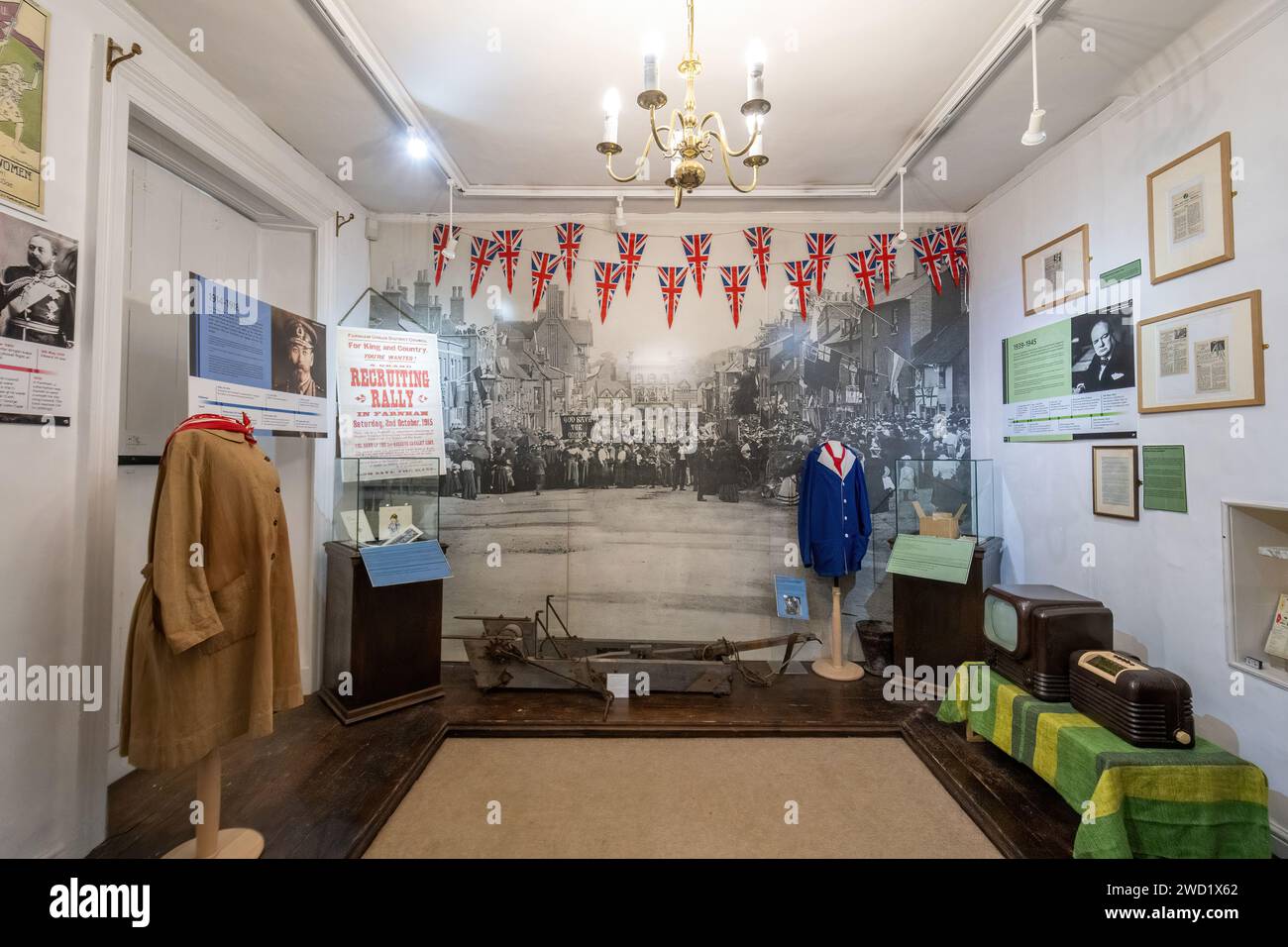 Museum of Farnham Interior mit Ausstellungen zur lokalen Geschichte, eine Besucherattraktion in Farnham Town, Surrey, England, Großbritannien Stockfoto