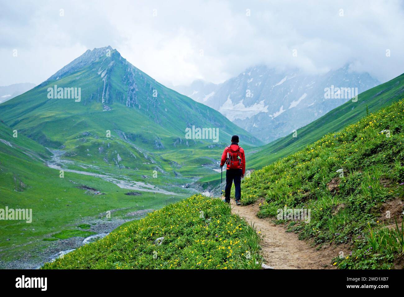 Auf einer wunderschönen Wanderung in Kaschmir, Great Lake. Der See über 3000 Meter vom Meer entfernt. Der See ist Teil des Himalaya. Stockfoto